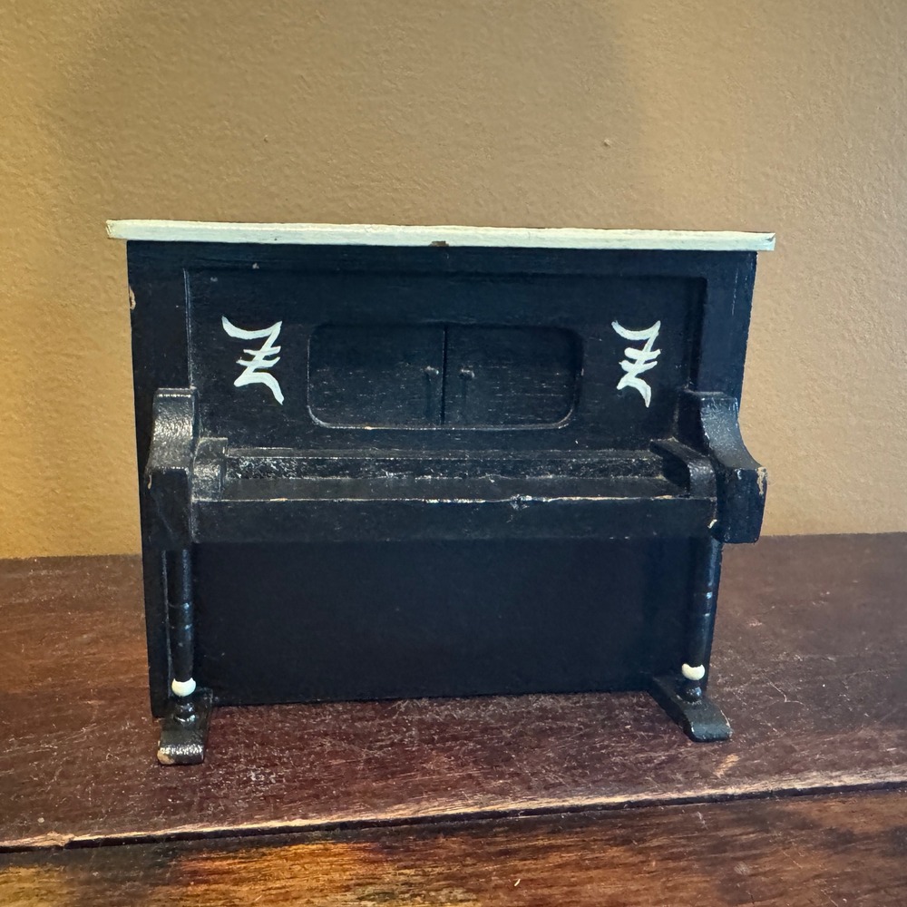 Vintage Miniature‎ Piano Music Box "Entertainer" Wooden Decorative